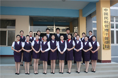 中國(guó)航空培訓(xùn)學(xué)校制服定制合作依蘭